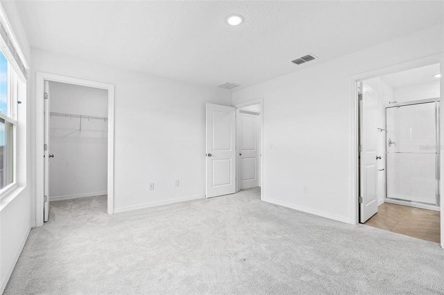 Spacious, unfurnished interior of a new home in , Winter Garden (Image 24).