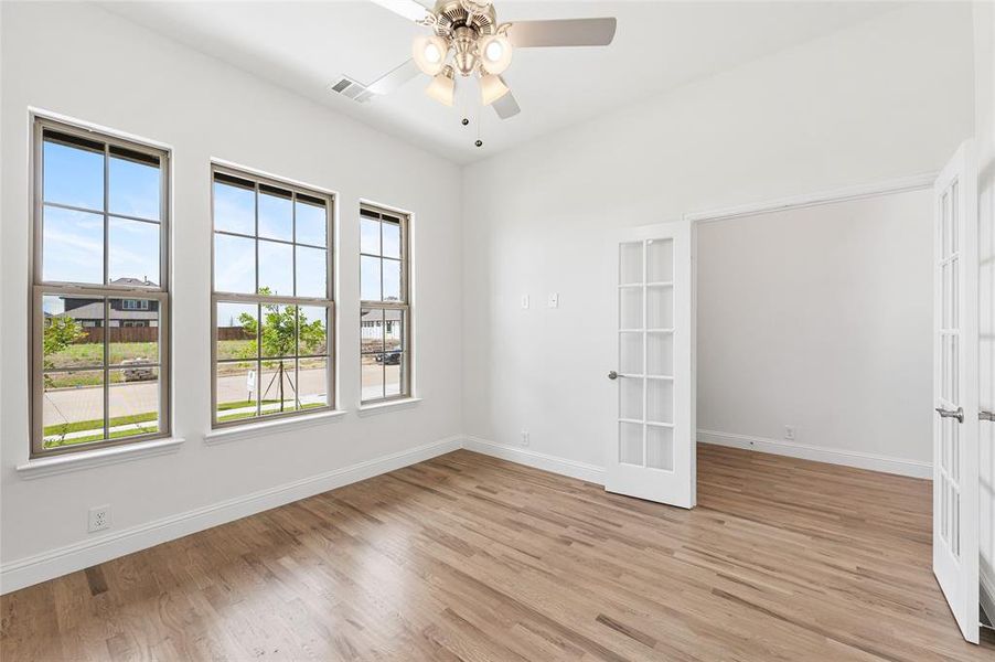 Spacious, unfurnished interior of a new home in Stone River Glen, Royse City (Image 17).