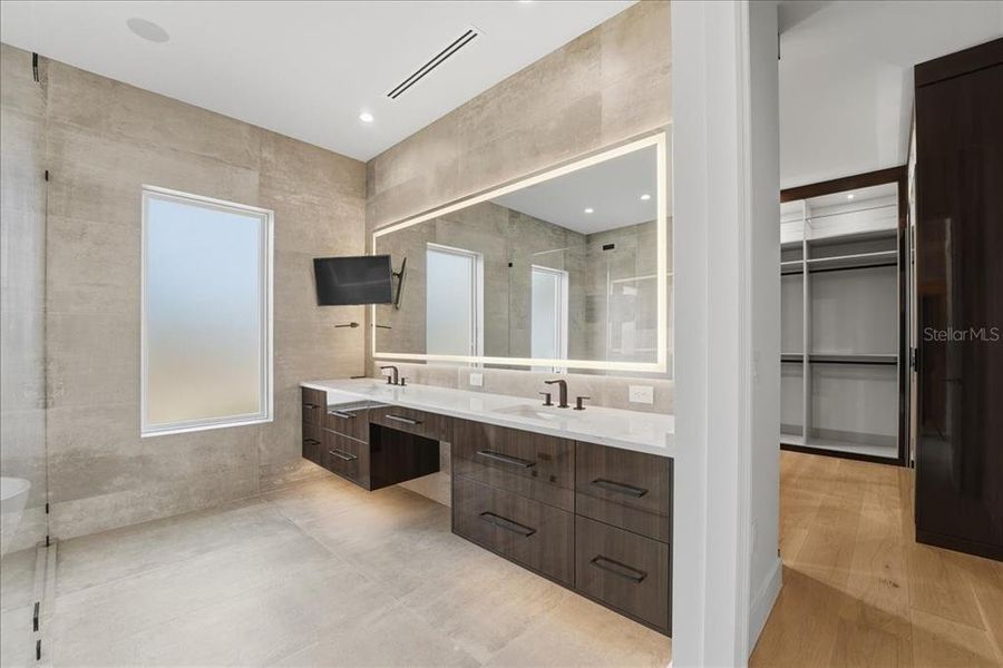 Furnished interior view inside a new home in , Orlando (Image 63).