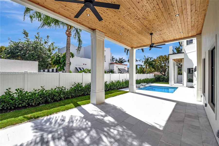 Exterior details and patio area of a home in , West Palm Beach (Image 13).