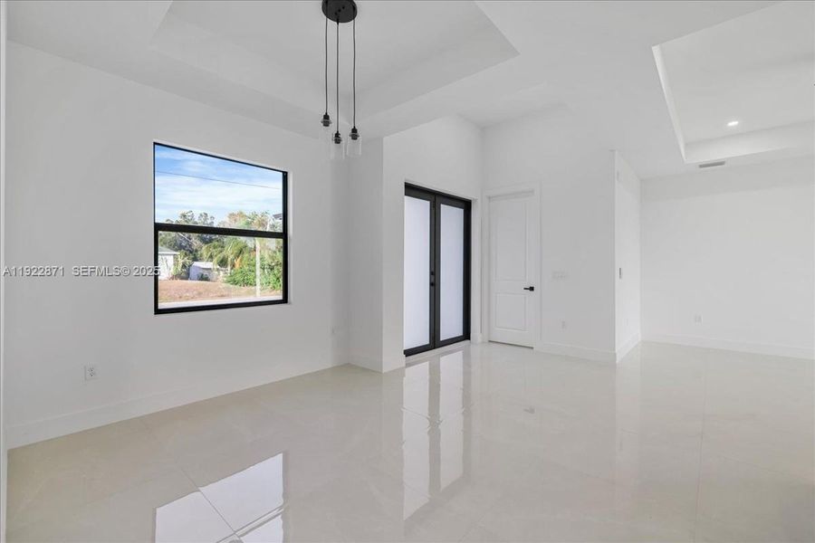 Spacious, unfurnished interior of a new home in , Lehigh Acres (Image 19).
