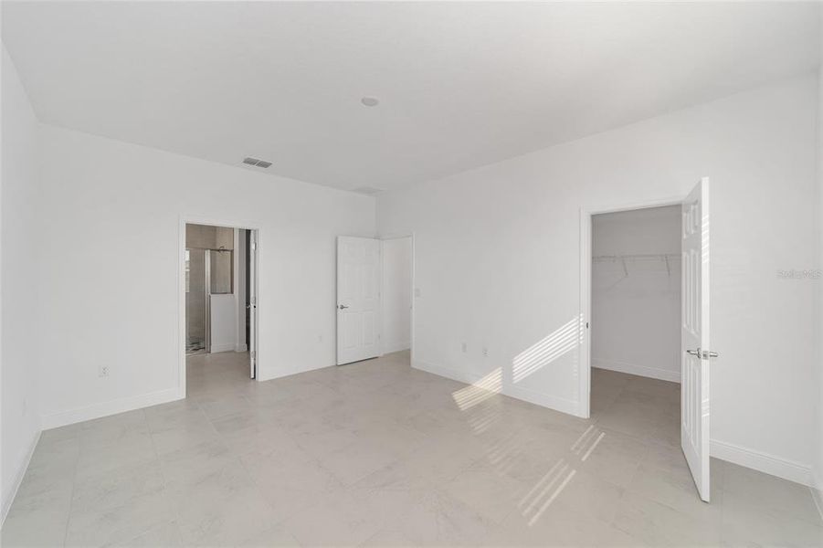 Spacious, unfurnished interior of a new home in Calesa Township, Ocala (Image 33).