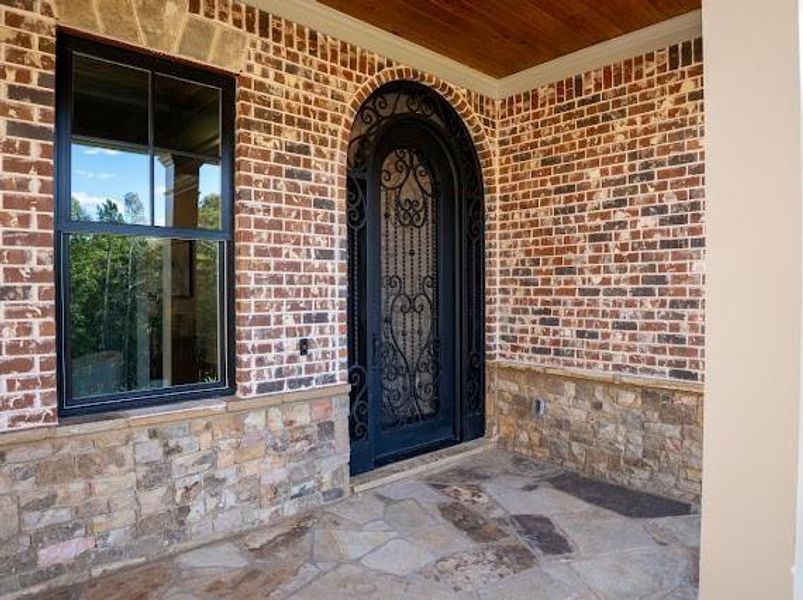 Exterior details and patio area of a home in , Athens (Image 4).