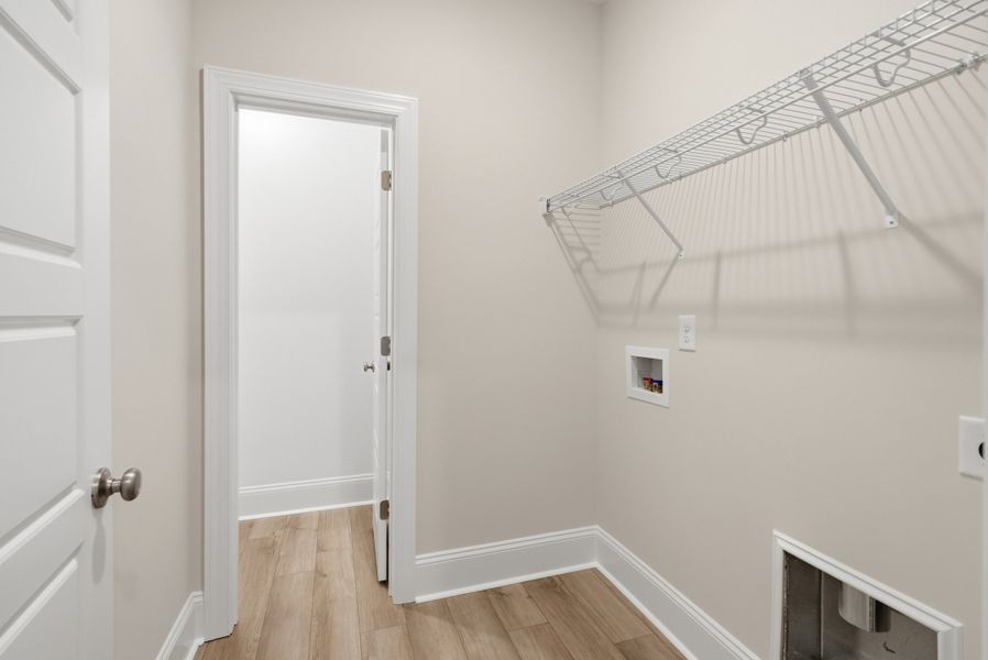 Spacious, unfurnished interior of a new home in Sidbury Landing, Wilmington (Image 26).