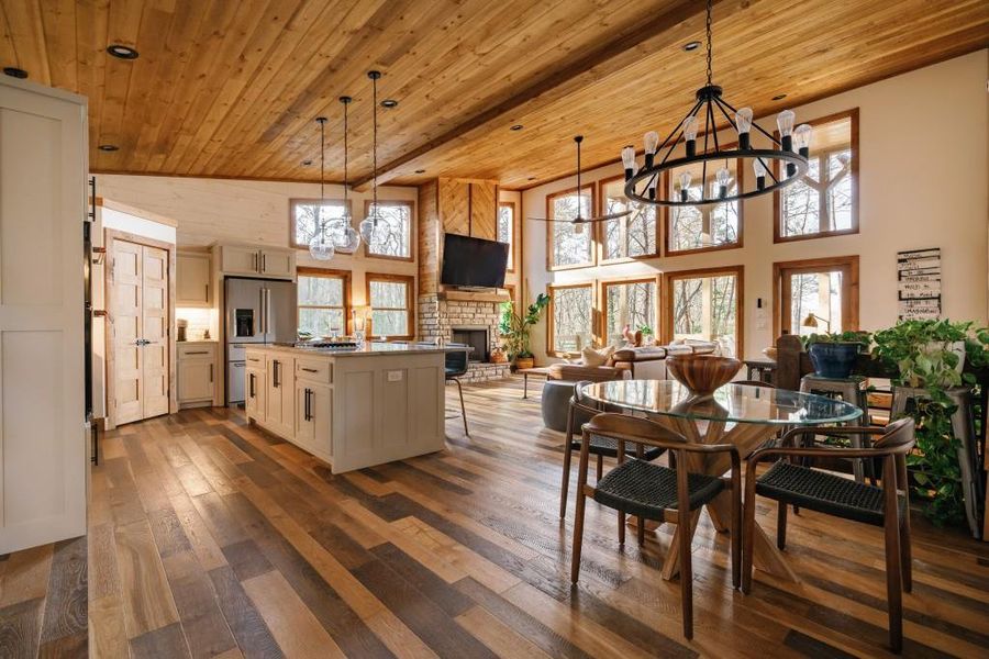 Community amenities in , Mineral Bluff (Image 30).