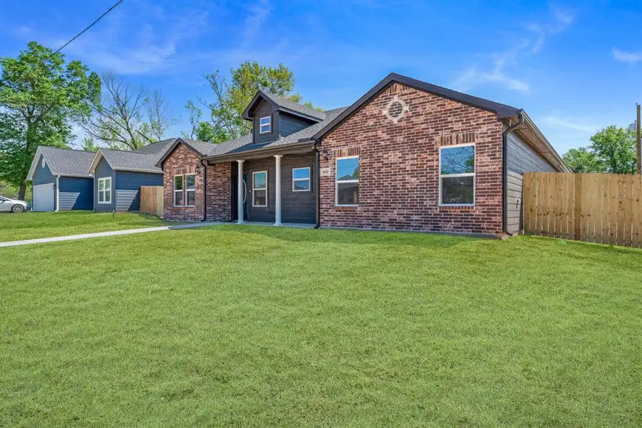 Exterior details and patio area of a home in , Sulphur Springs (Image 4).