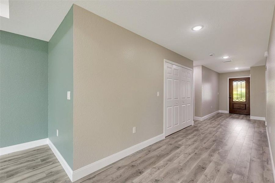 Spacious, unfurnished interior of a new home in , Rotonda West (Image 26).