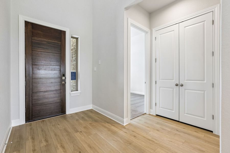 Spacious, unfurnished interior of a new home in 6 Creeks, Kyle (Image 36).