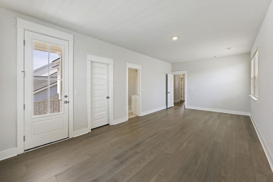 Spacious, unfurnished interior of a new home in , Summerville (Image 23).