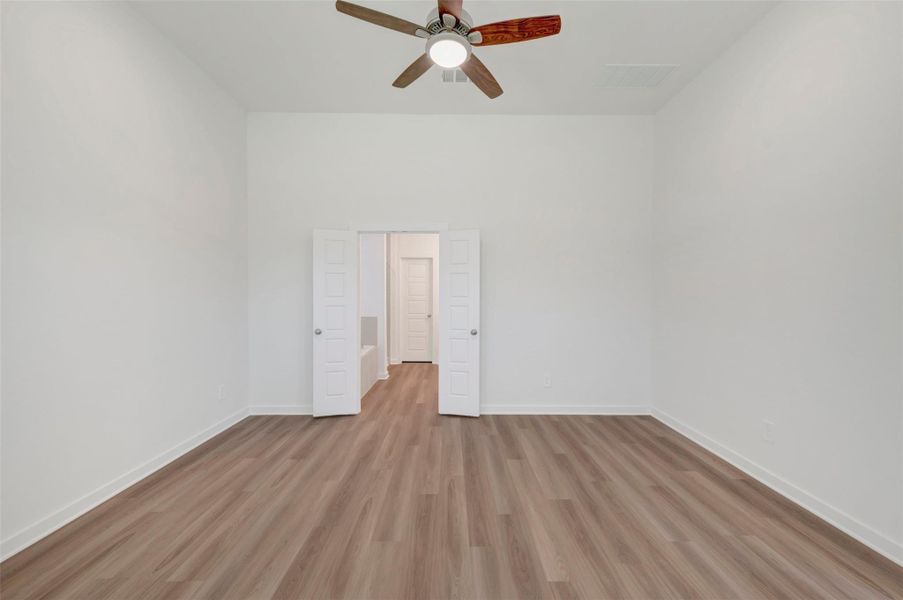 Spacious, unfurnished interior of a new home in Pinewood at Grand Texas, New Caney (Image 14). Spacious, unfurnished interior of a new home in Pinewood at Grand Texas, New Caney (Image 14).