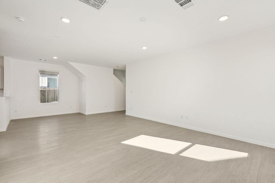 Spacious, unfurnished interior of a new home in Montgomery Bend, Montgomery (Image 18).