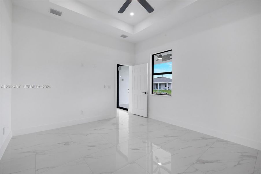 Spacious, unfurnished interior of a new home in , Lehigh Acres (Image 25).