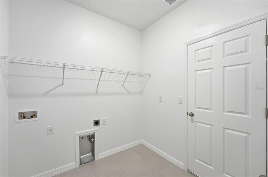 Spacious, unfurnished interior of a new home in Hodges Reserve, Howey-in-the-Hills (Image 19).
