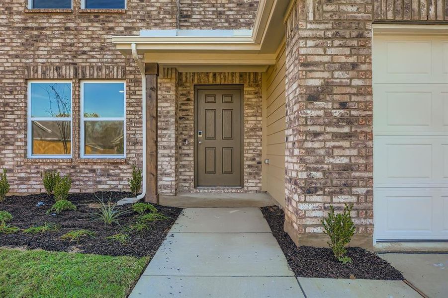 Exterior details and patio area of a home in Middlefield Village, Dallas (Image 3). Exterior details and patio area of a home in Middlefield Village, Dallas (Image 3).