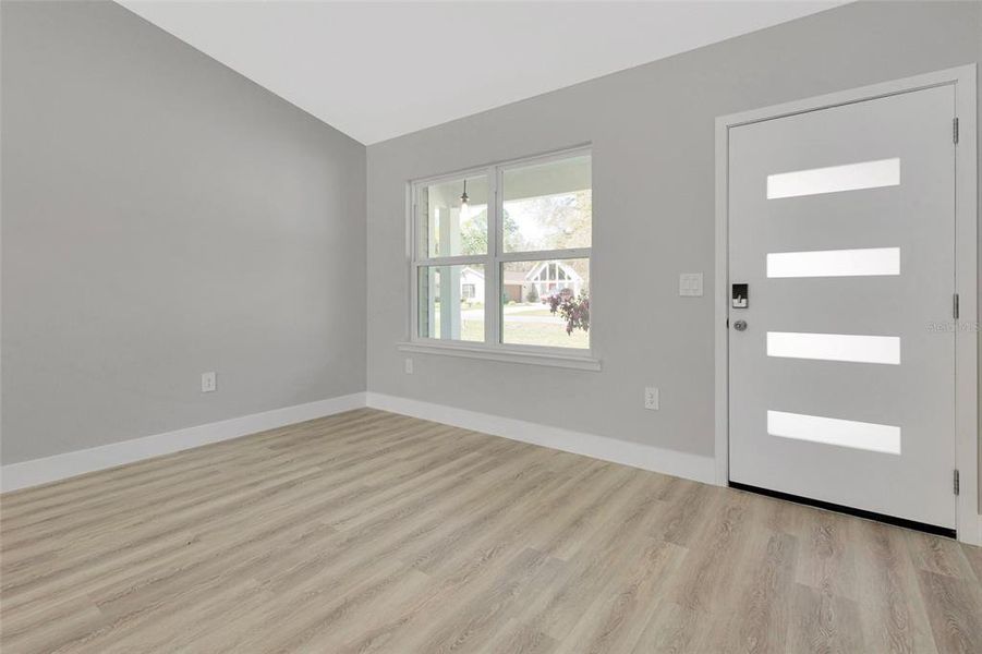 Spacious, unfurnished interior of a new home in , Belleview (Image 7).