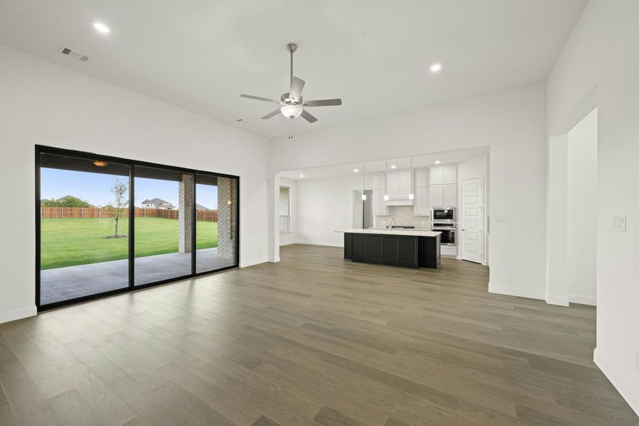Spacious, unfurnished interior of a new home in Hampton Park Estates, Glenn Heights (Image 23). Spacious, unfurnished interior of a new home in Hampton Park Estates, Glenn Heights (Image 23).