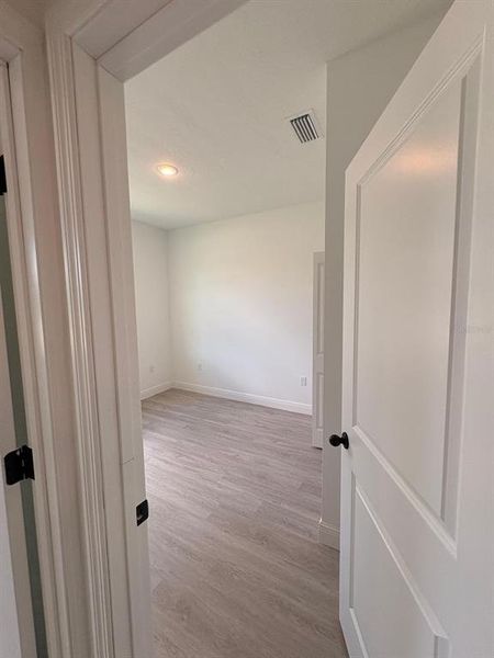 Spacious, unfurnished interior of a new home in , Citrus Springs (Image 7).
