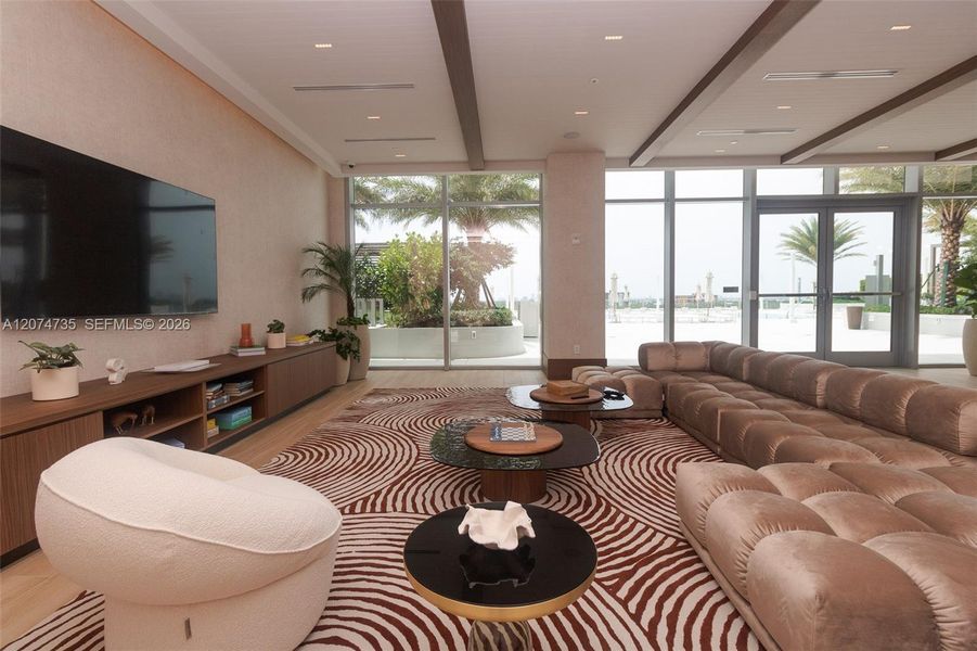 Community amenities in , North Miami (Image 40).