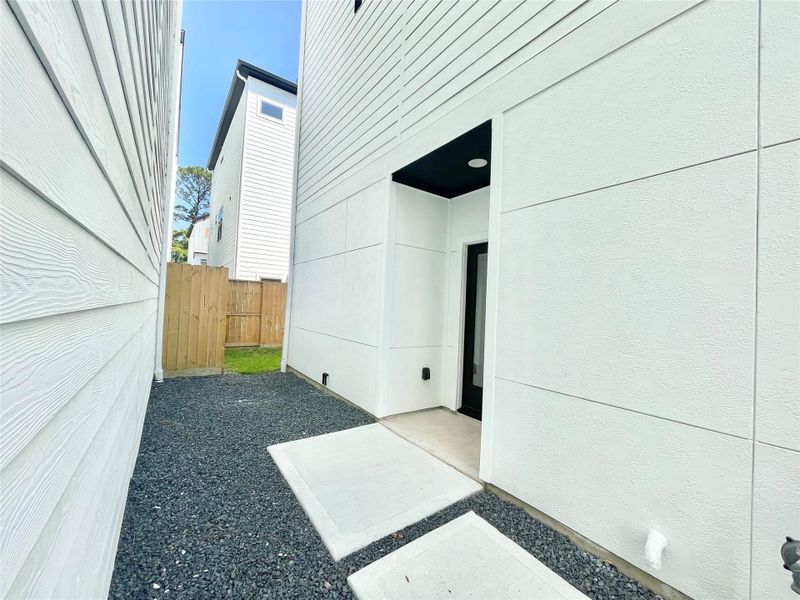 Low Maintenance side yard to the back yard. Low Maintenance side yard to the back yard.