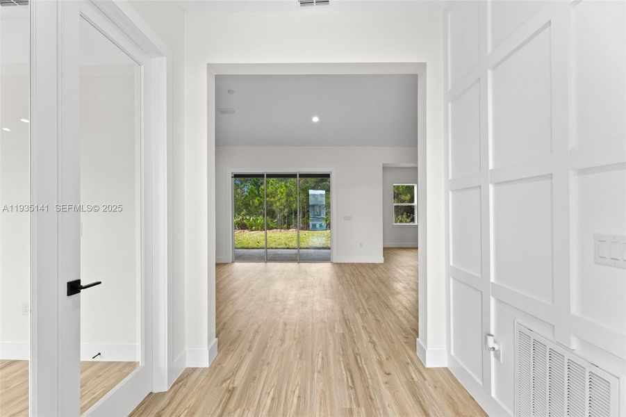 Spacious, unfurnished interior of a new home in , Palm Bay (Image 29).