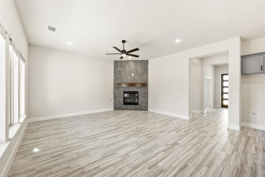 Spacious, unfurnished interior of a new home in Parks at Panchasarp Farms, Burleson (Image 18).