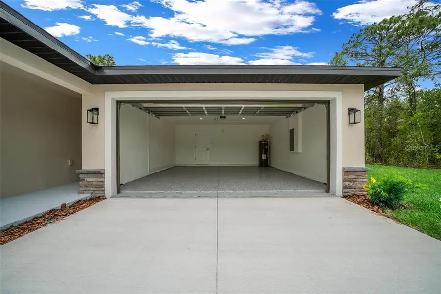 Exterior details and patio area of a home in , Weeki Wachee (Image 31).