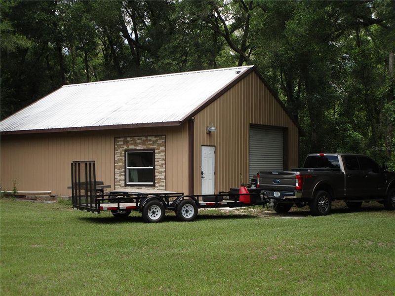 Exterior details and patio area of a home in , Dade City (Image 7).