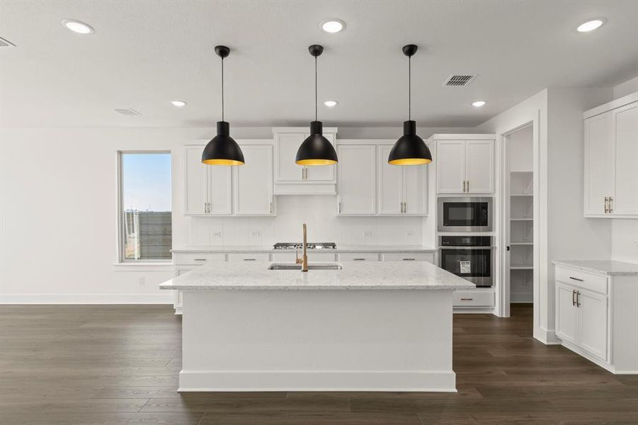 09. 612 Corner Post - Kitchen