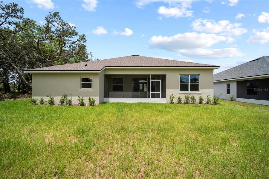 Exterior details and patio area of a home in , Homosassa (Image 4).