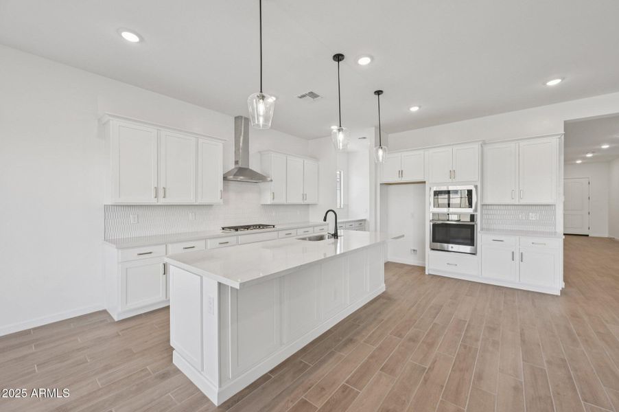 14-web-or-mls-E Stirrup St-S1212-014 14-web-or-mls-E Stirrup St-S1212-014