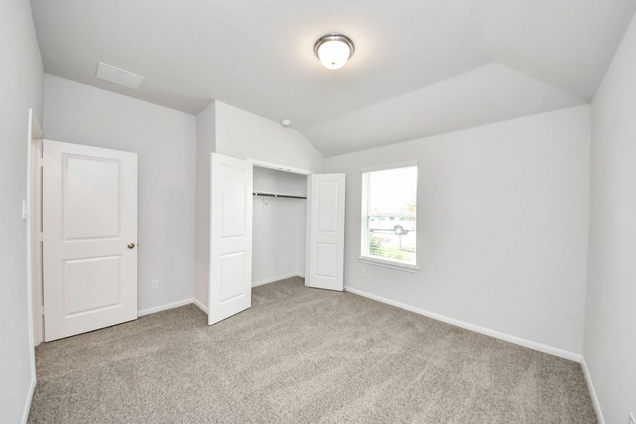 Spacious, unfurnished interior of a new home in Sunrise Cove: Landmark Collection, Texas City (Image 16).