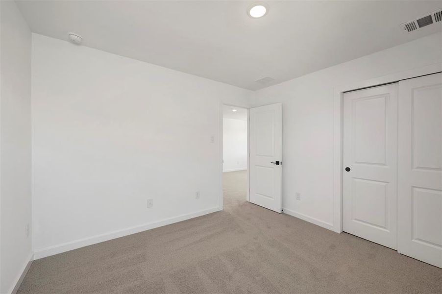 Spacious, unfurnished interior of a new home in Rolling Ridge, Van Alstyne (Image 36).