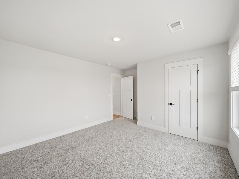 Spacious, unfurnished interior of a new home in Ashby Woods, Boiling Springs (Image 20).