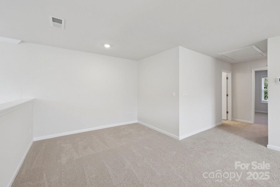 Spacious, unfurnished interior of a new home in Blackstone Bay Townhomes, Sherrills Ford (Image 11).