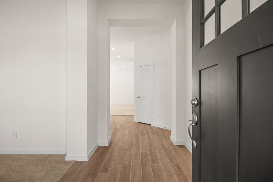 Spacious, unfurnished interior of a new home in Ashland, Houston (Image 13).