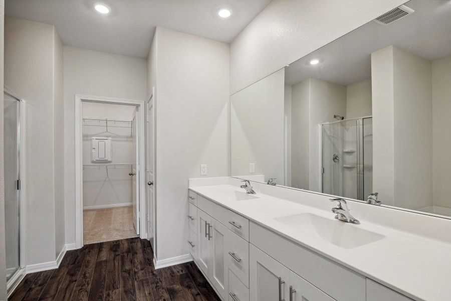 Furnished interior view inside a new home in Pinewood Trails, Cleveland (Image 9).