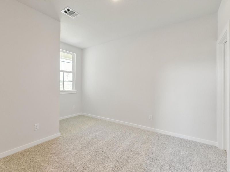 Spacious, unfurnished interior of a new home in Spring Branch Crossing, Conroe (Image 36).