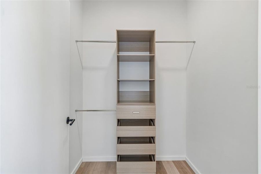 Spacious, unfurnished interior of a new home in , Tampa (Image 30).