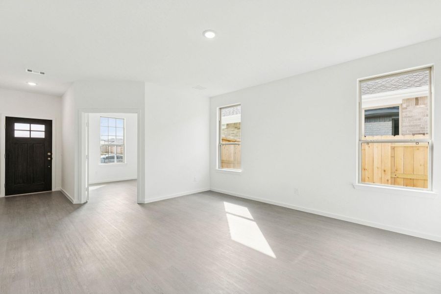 Spacious, unfurnished interior of a new home in River Ranch, Dayton (Image 27).