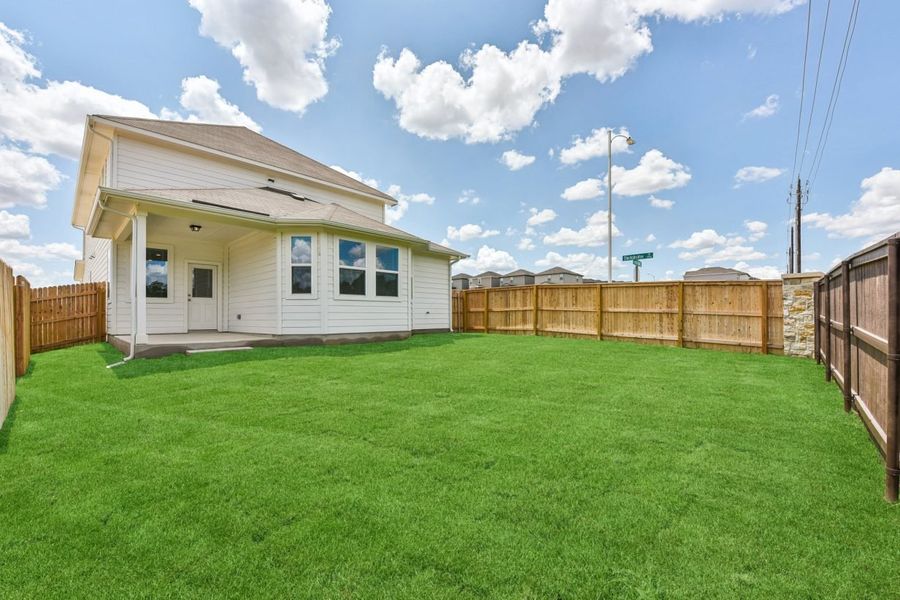 Exterior details and patio area of a home in Edgebrooke, Pflugerville (Image 3).