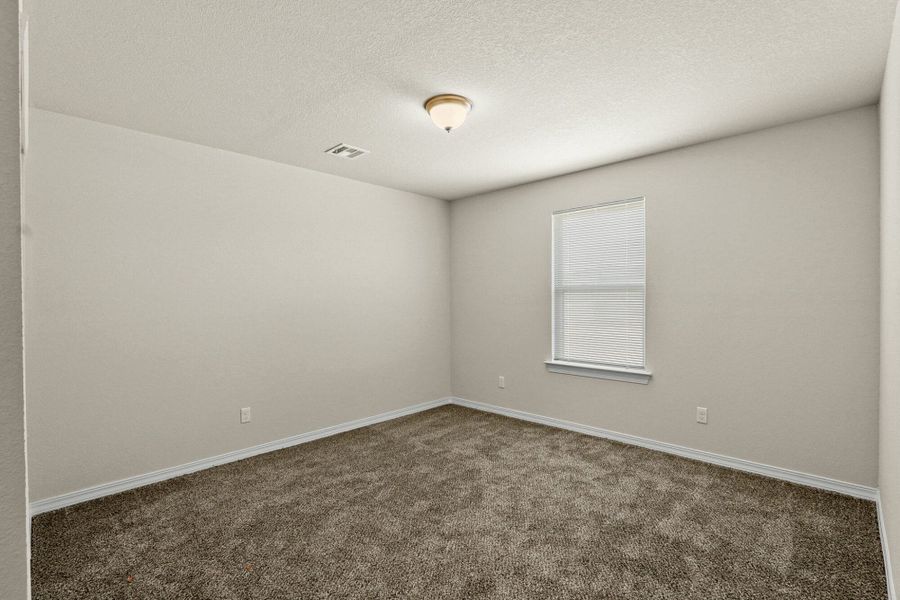 Spacious, unfurnished interior of a new home in Rancho Desierto Bello, El Paso (Image 9).