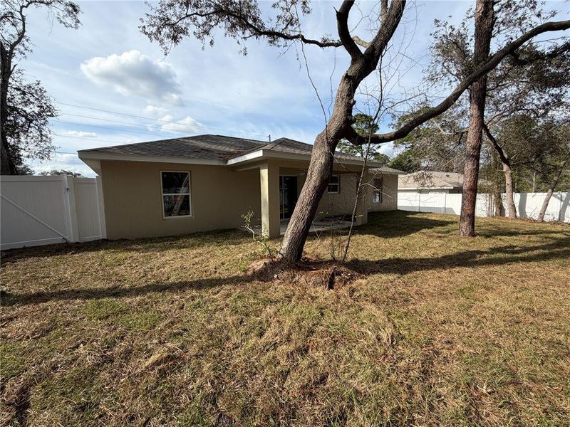 Exterior details and patio area of a home in , Citrus Springs (Image 4).