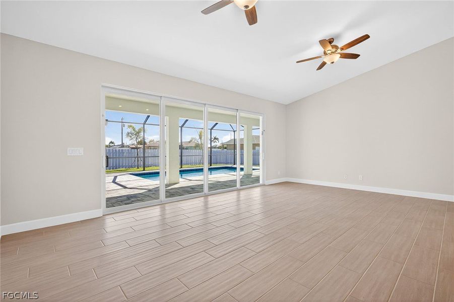 Spacious, unfurnished interior of a new home in Cape Coral, Cape Coral (Image 27).