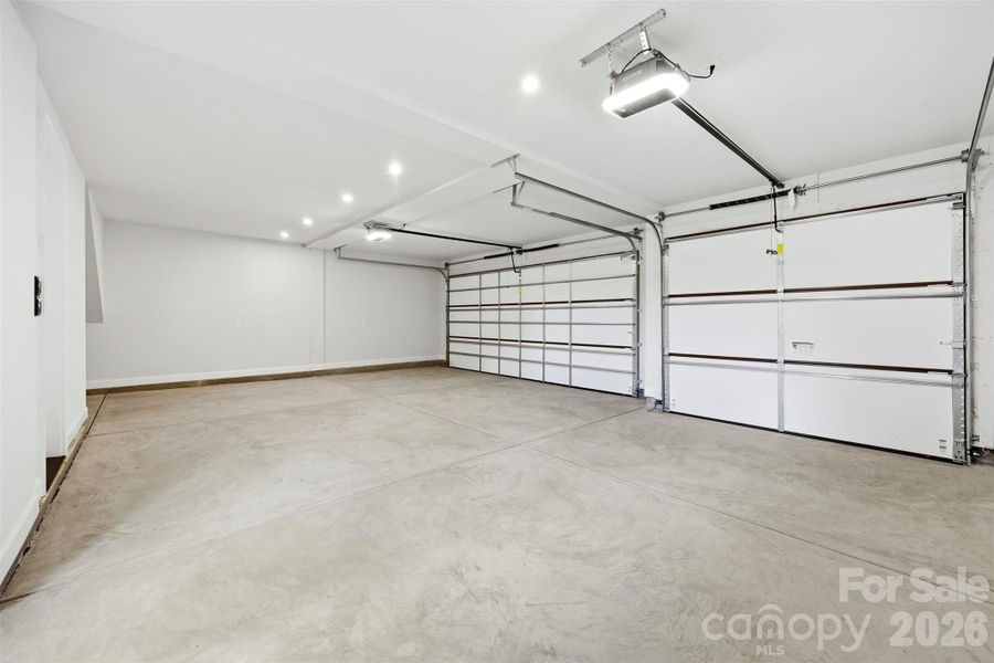 Spacious, unfurnished interior of a new home in , Lancaster (Image 24).