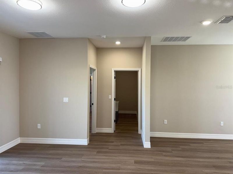 Spacious, unfurnished interior of a new home in , Ocala (Image 21).