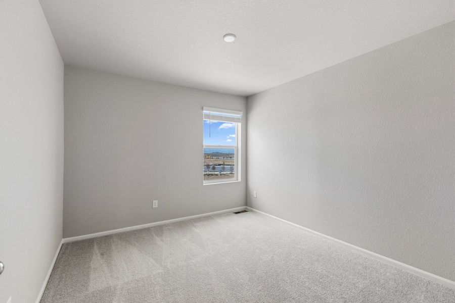 Spacious, unfurnished interior of a new home in Windler, Aurora (Image 17).