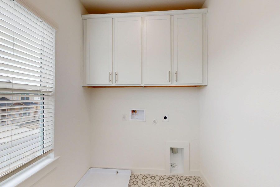 Spacious, unfurnished interior of a new home in Barksdale, Leander (Image 28).