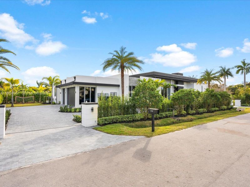 Community amenities in , Plantation (Image 52).