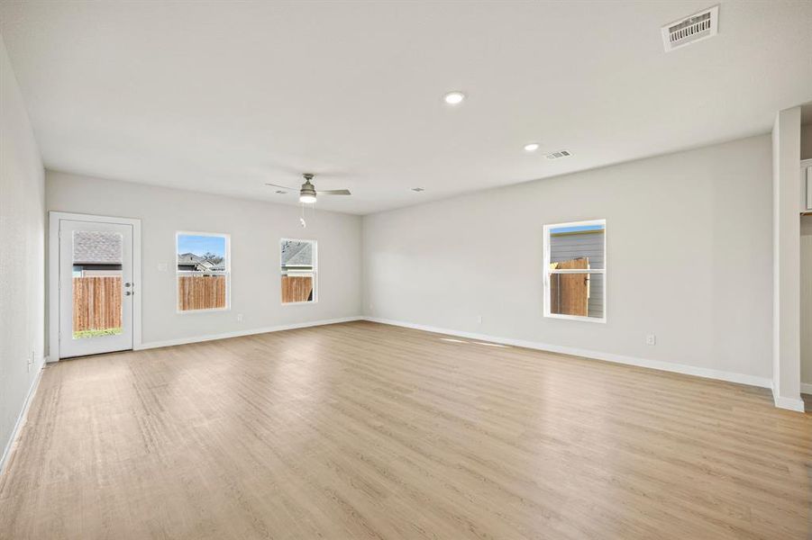 Spacious, unfurnished interior of a new home in MiraVerde, Crowley (Image 16).