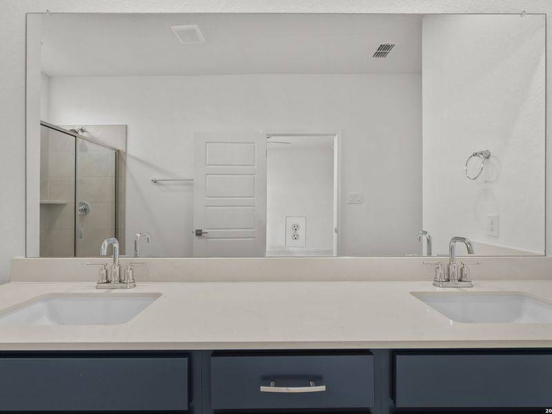 Close-up of interior finishes inside a home in Hickory Ridge, San Antonio (Image 17).